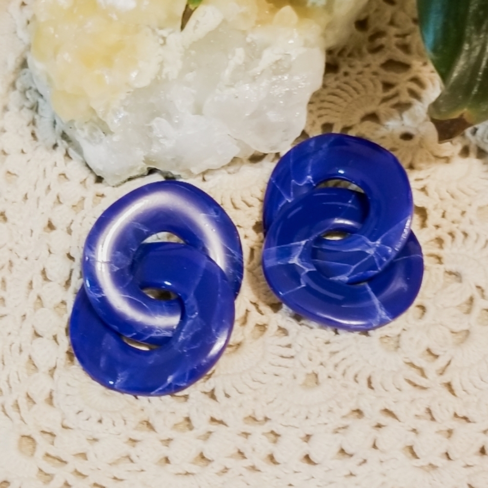 Sapphire colored link earrings